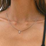 Marion | Collier en perles dorées avec pendentif en opale
