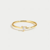 Leonie | Une simple bague en or avec une surface lisse